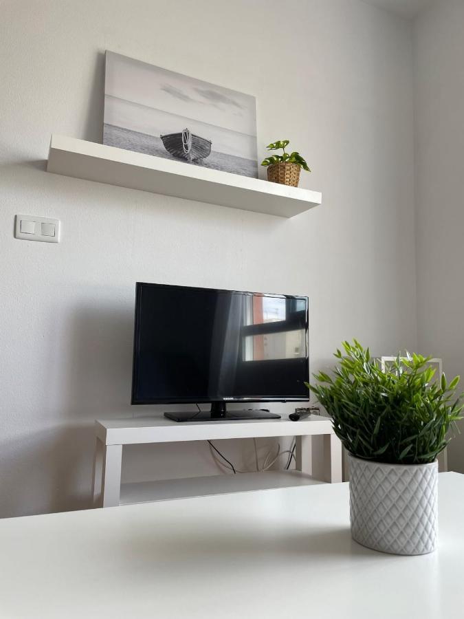 Apartamento Y Piso Frente Al Mar Con Vistas En 加鲁查 外观 照片